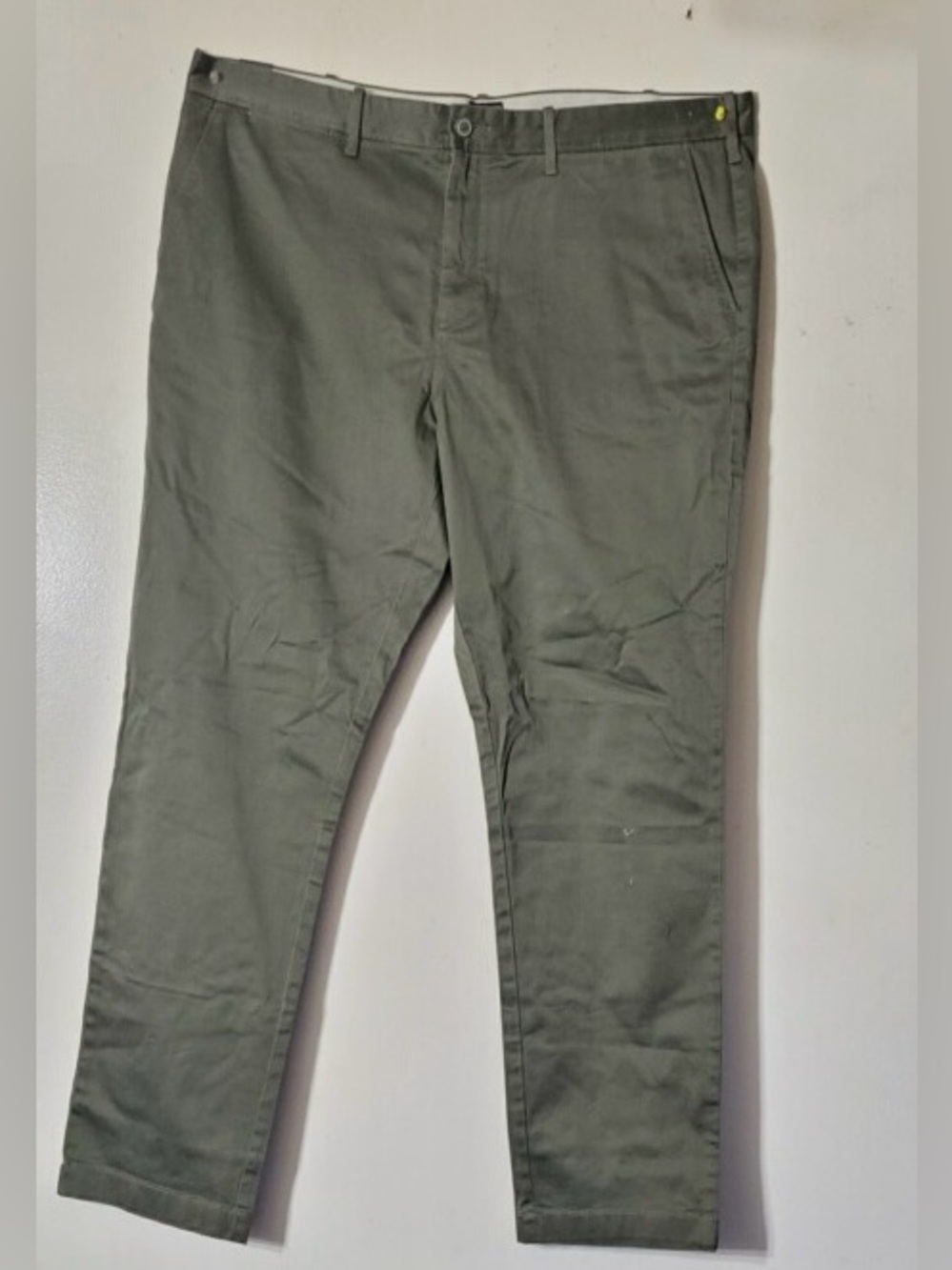 J. Crew Men’s Straight Stretch Shorts in Olive